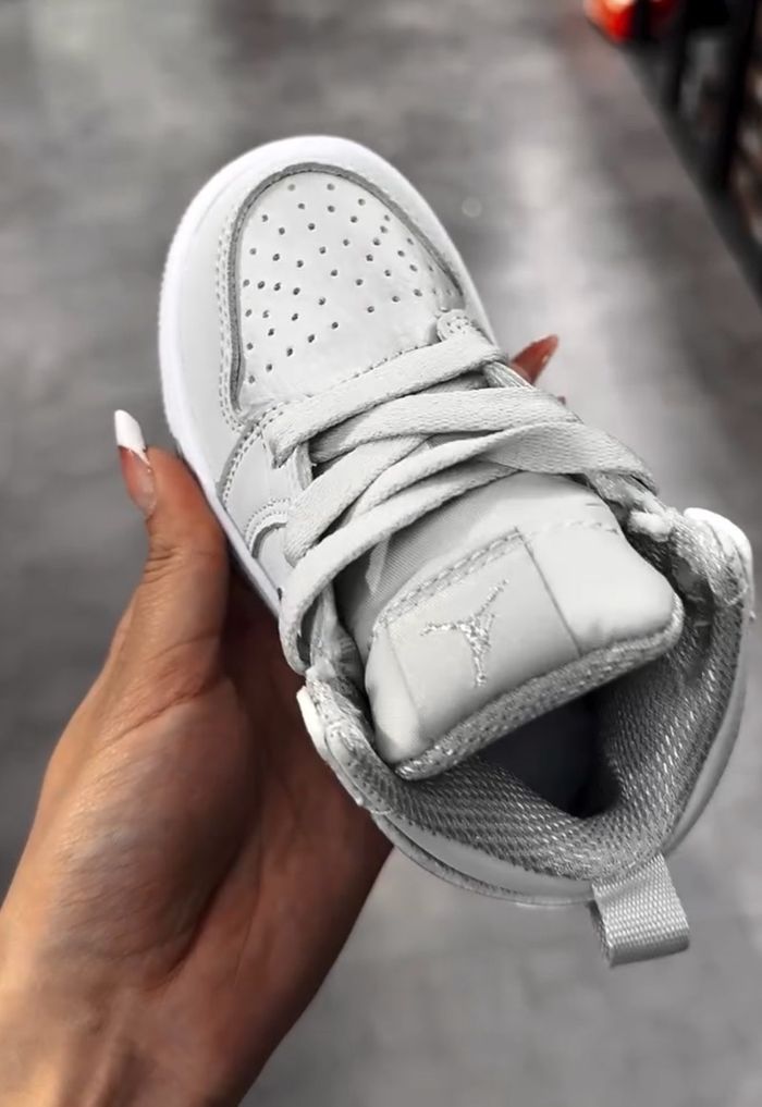 Air Jordan 1 Metallic Silver