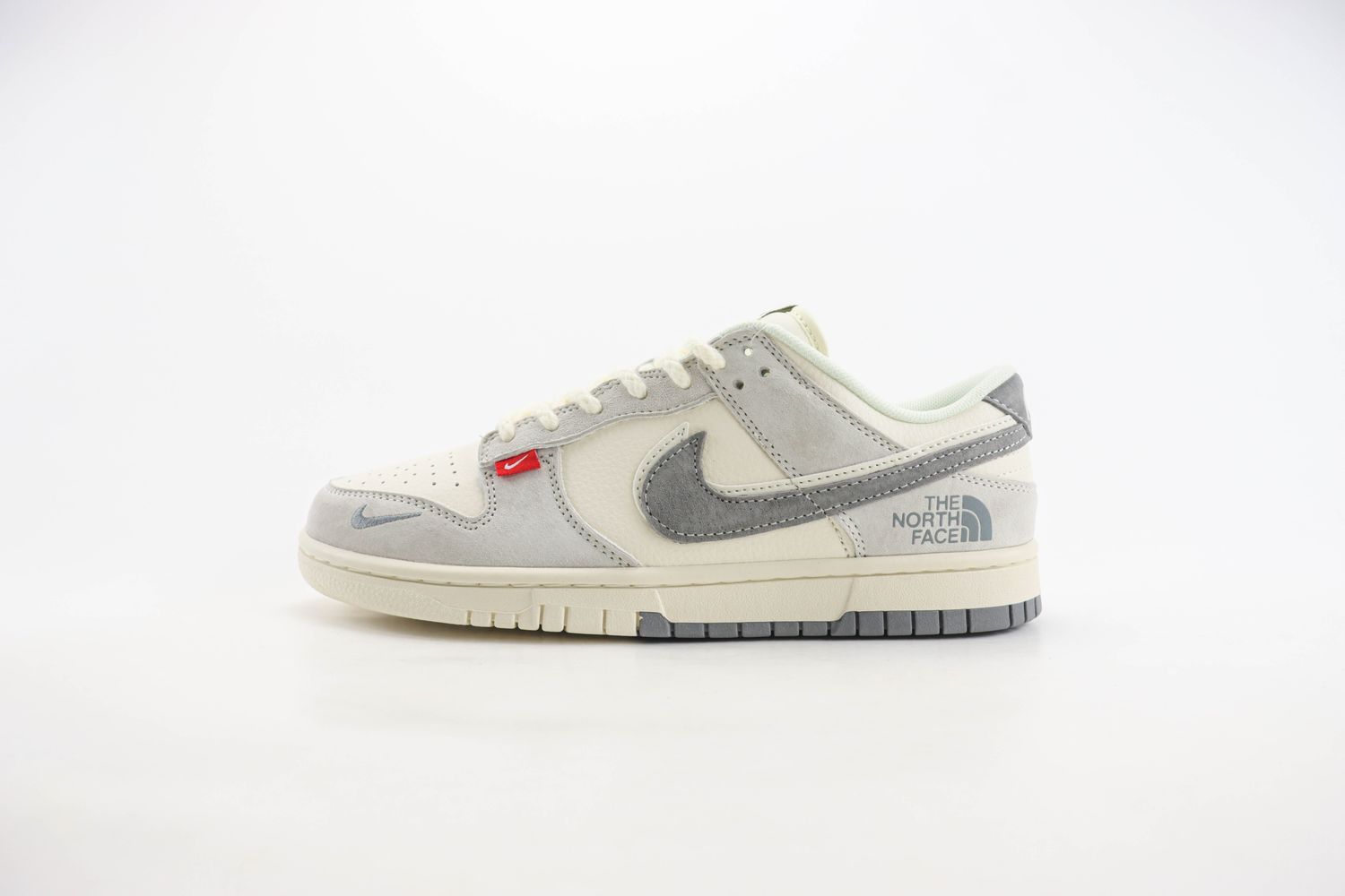 Nike SB Dunk Low x the north face 43 