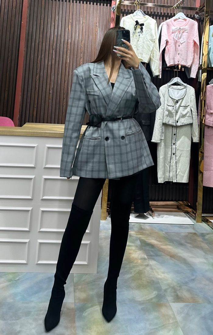 𝗢𝘃𝗲𝗿𝘀𝗶𝘇𝗲𝗱 𝗯𝗹𝗮𝘇𝗲𝗿