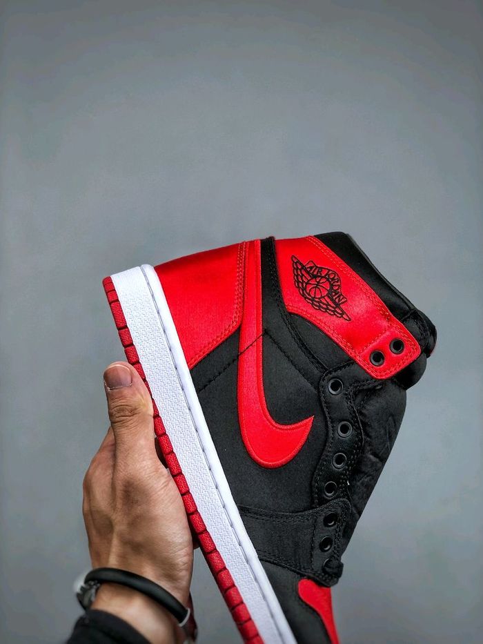 Air Jordan 1 High "Satin Bred