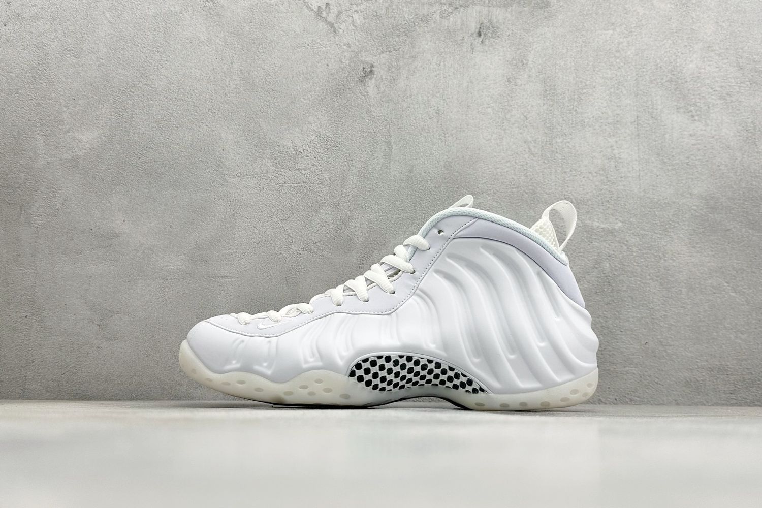 Nike Air Foamposite One Triple White 