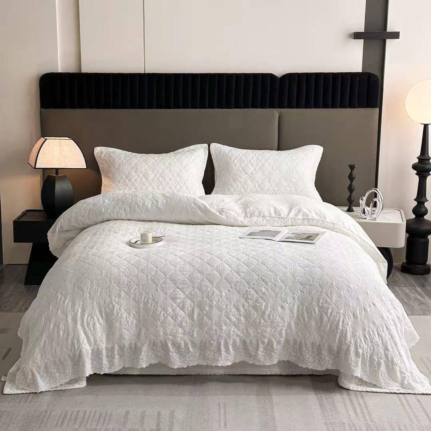 Цэвэр даавуун хөнжилтэй орны бүтээлэг