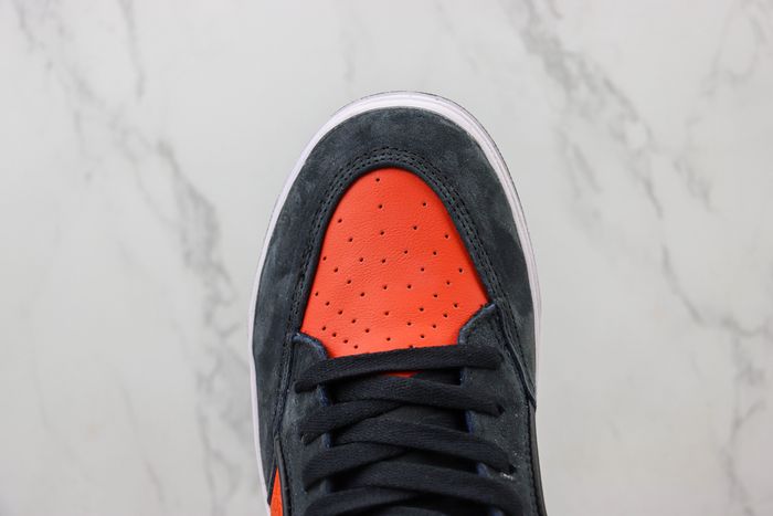 Nike SB Leo React Is Reminiscent Of 2002’s “Flash” SB Dunks