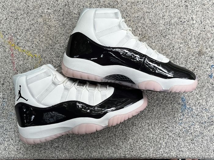 Air Jordan 11 WMNS “Neapolitan”