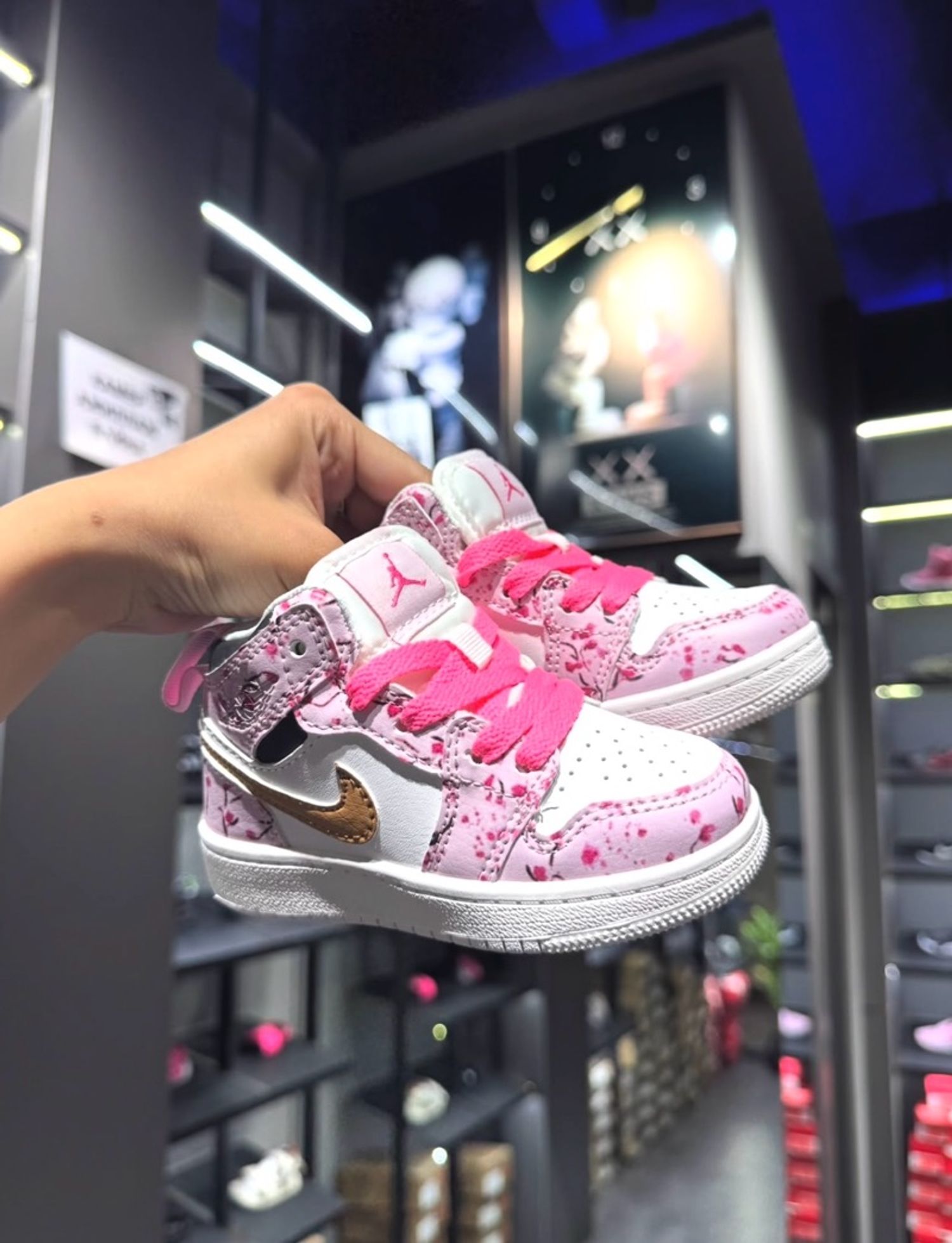 Air Jordan 1 Mid Flower