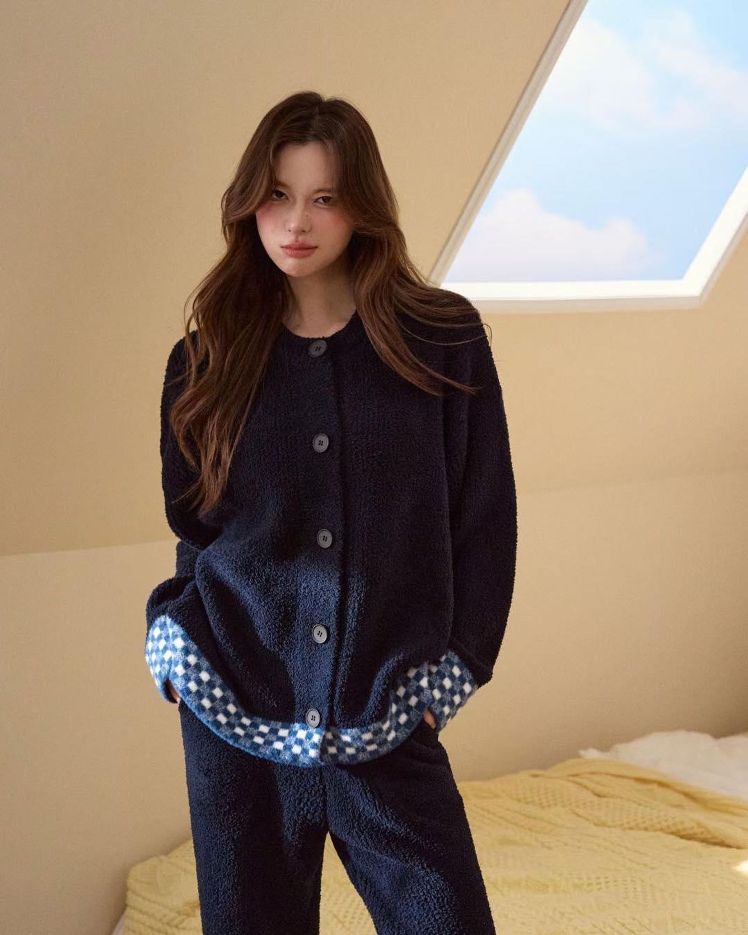 Эмэгтэй гэрийн зөөлөн, дулаан, сайн чанарын материалтай хувцас