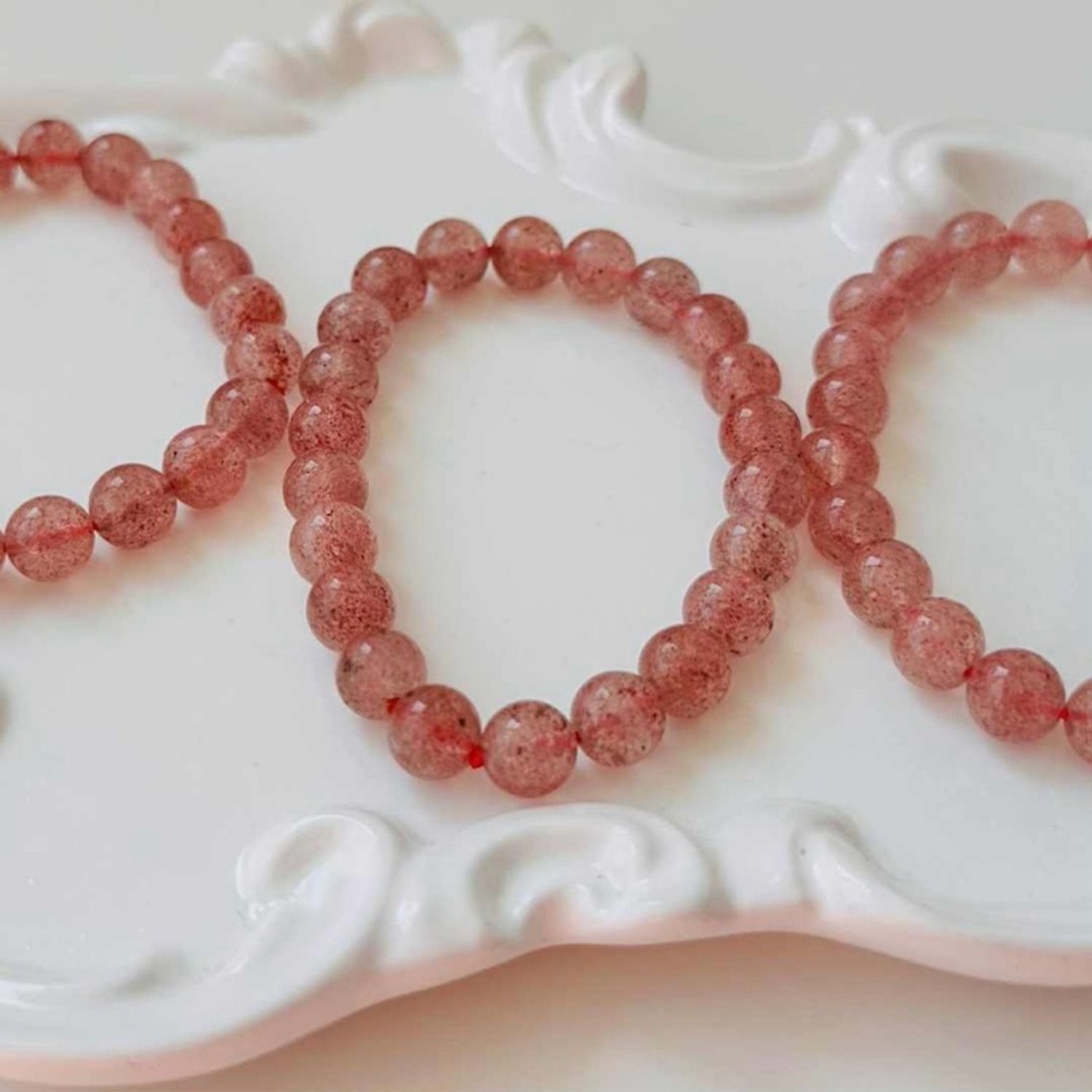 Гүзээлзгэнэ болор бугуйвч