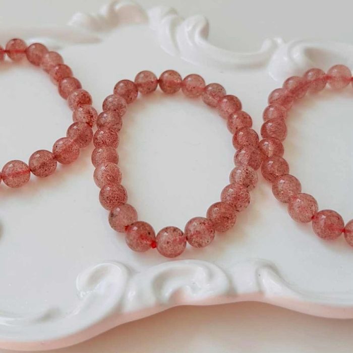 Гүзээлзгэнэ болор бугуйвч