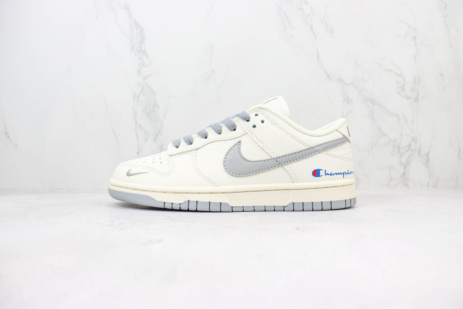 NIKE SB Dunk Low x Champion 02