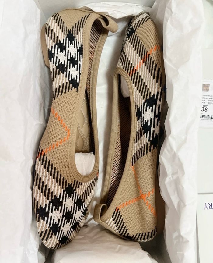 BURBERRY SIZE 38
