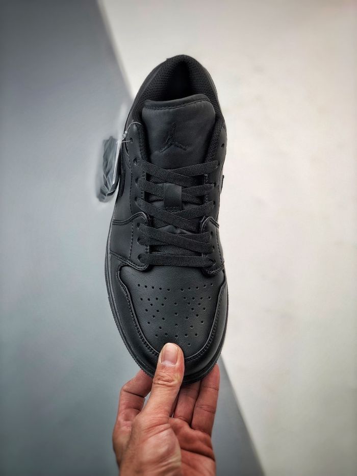 Air Jordan 1 Low “All Black”