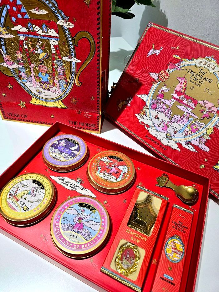 Holiday tea set