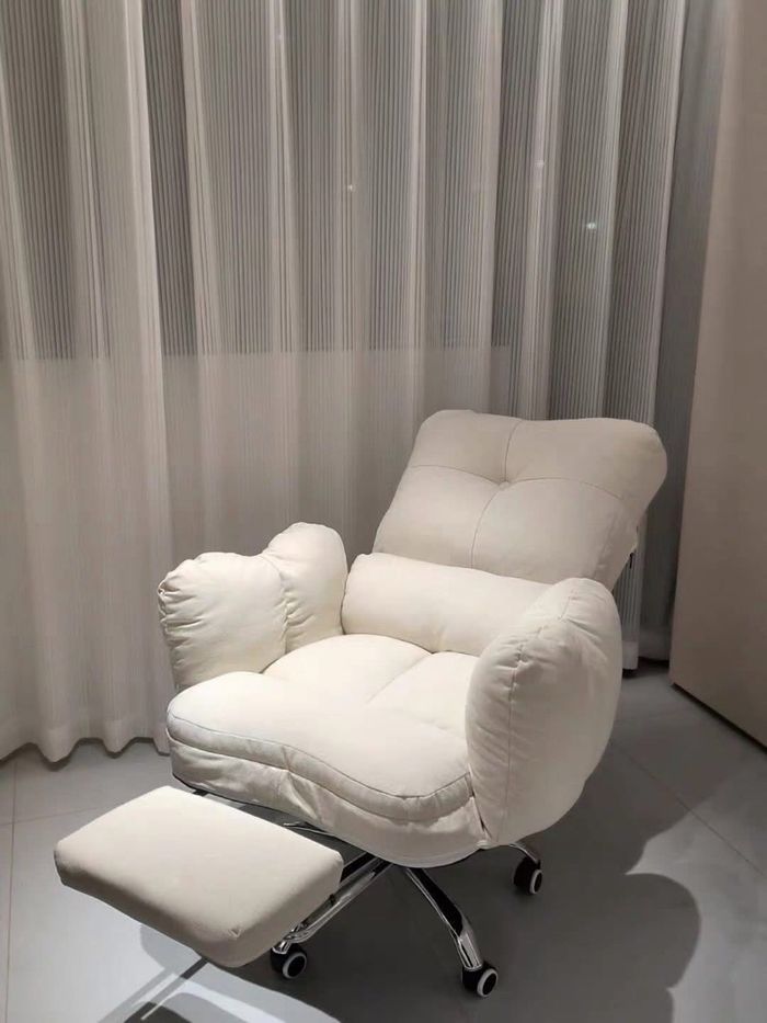 Хөл амраагчтай зөөлөн сандал