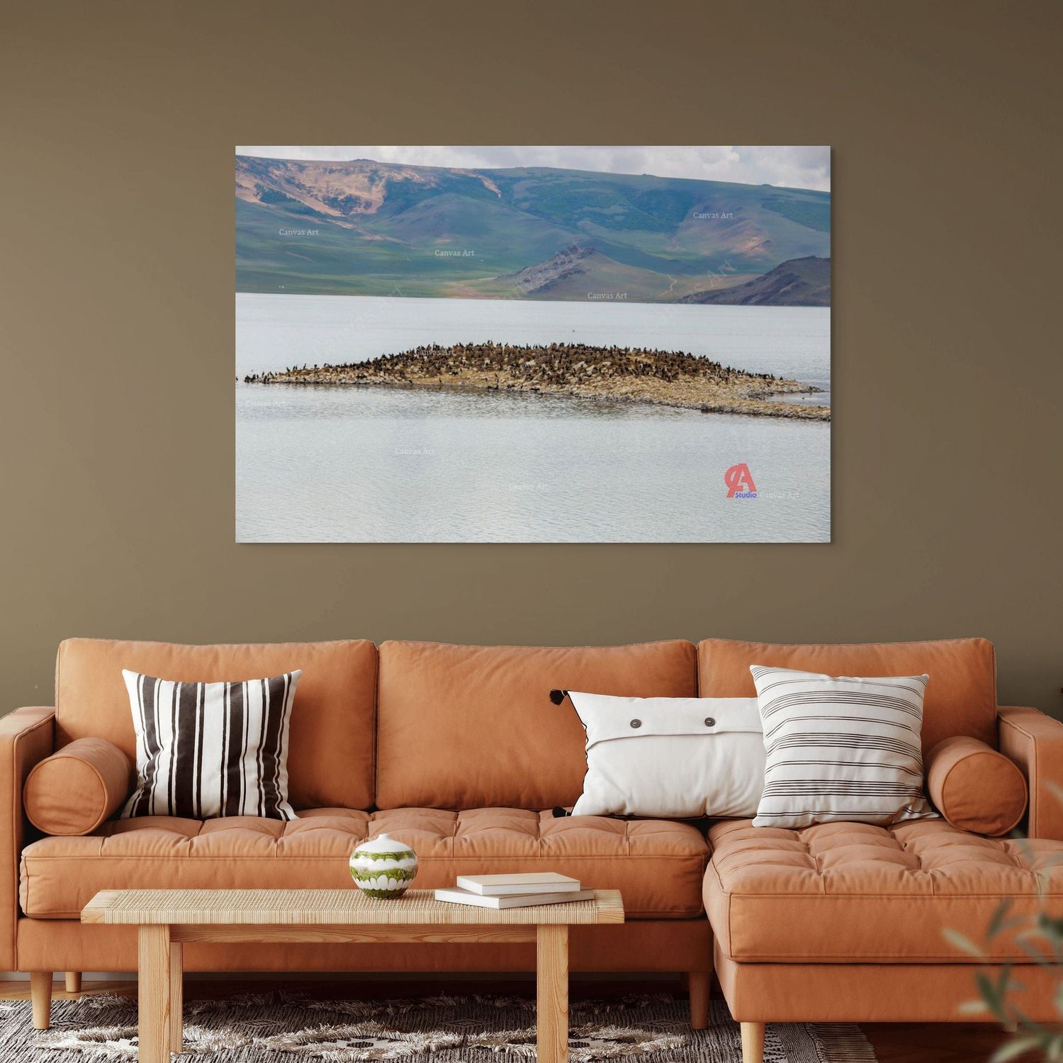 Улаагчны хар нуур 