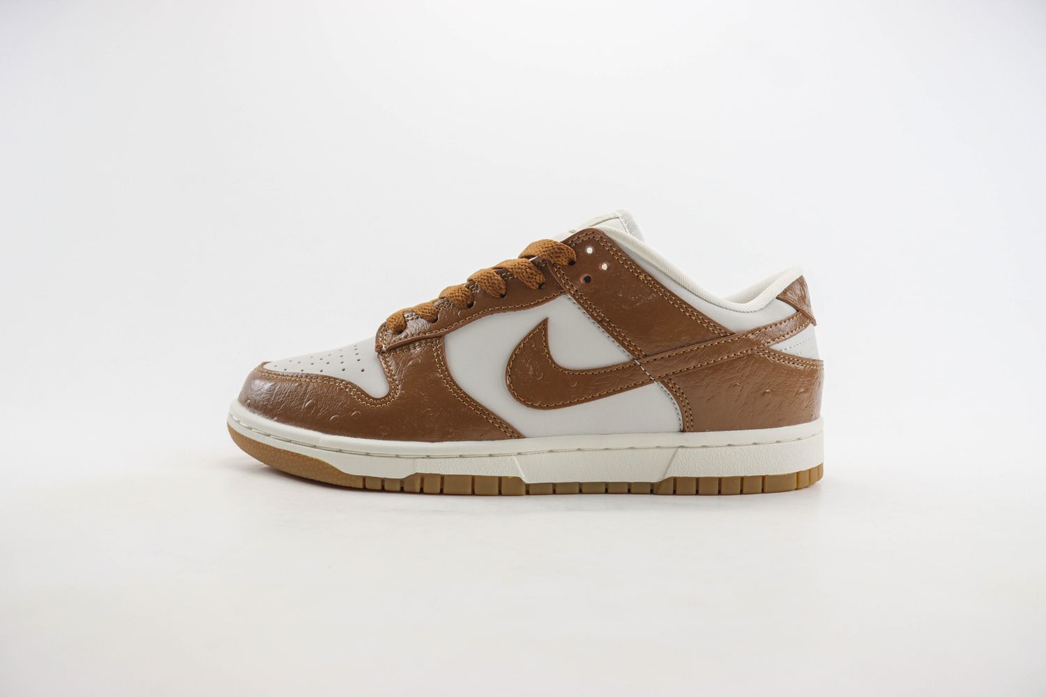 NIKE Wmns Dunk Low LX "Ale Brown"