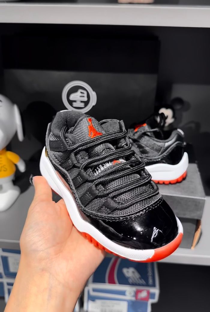 Air Jordan 11 Low Bred