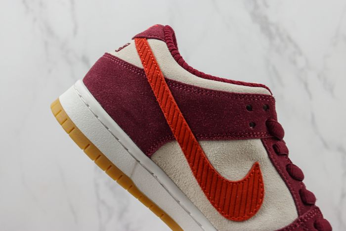 Skate Like a Girl x Nike SB Dunk