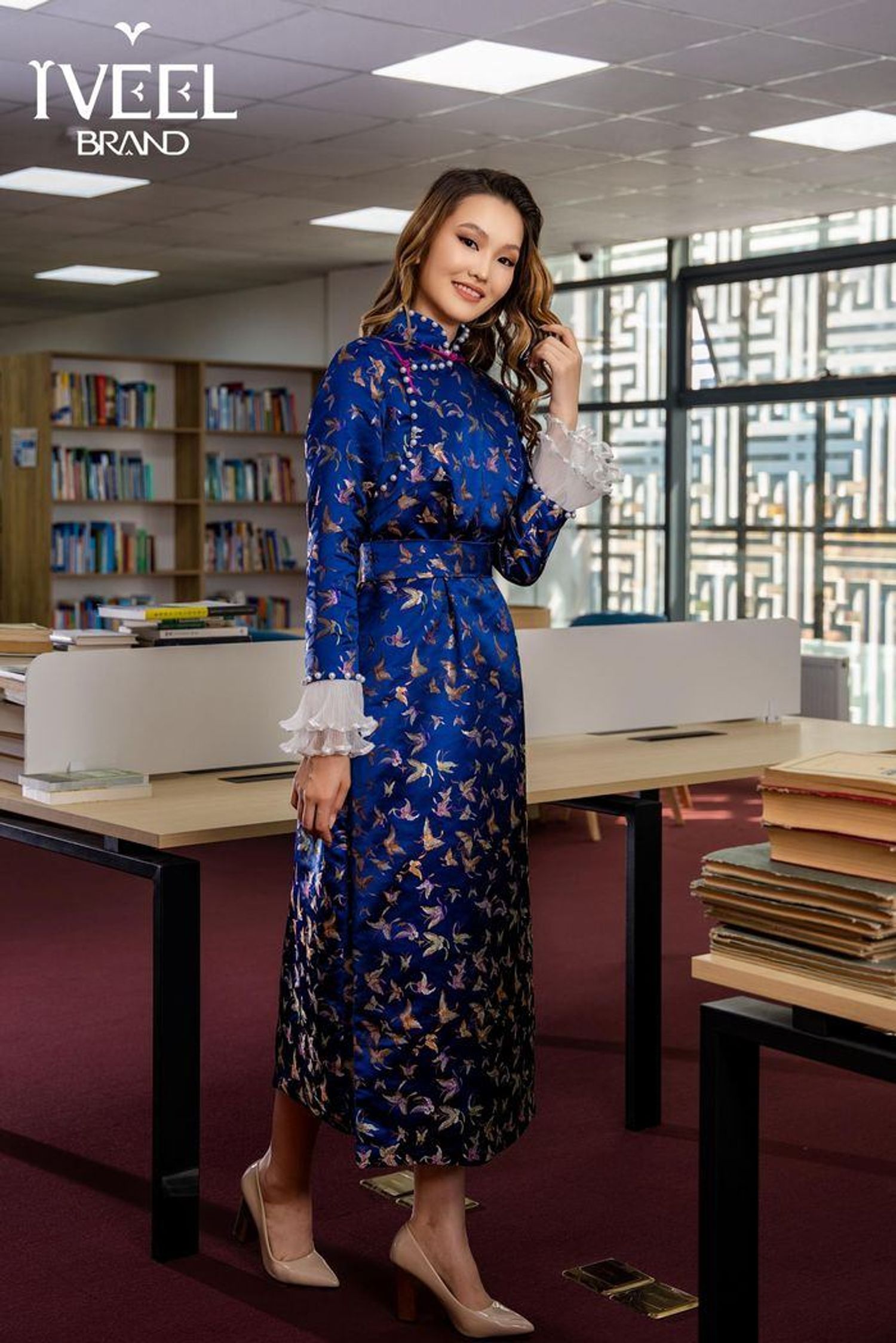 Сувдтай торгон дээл 