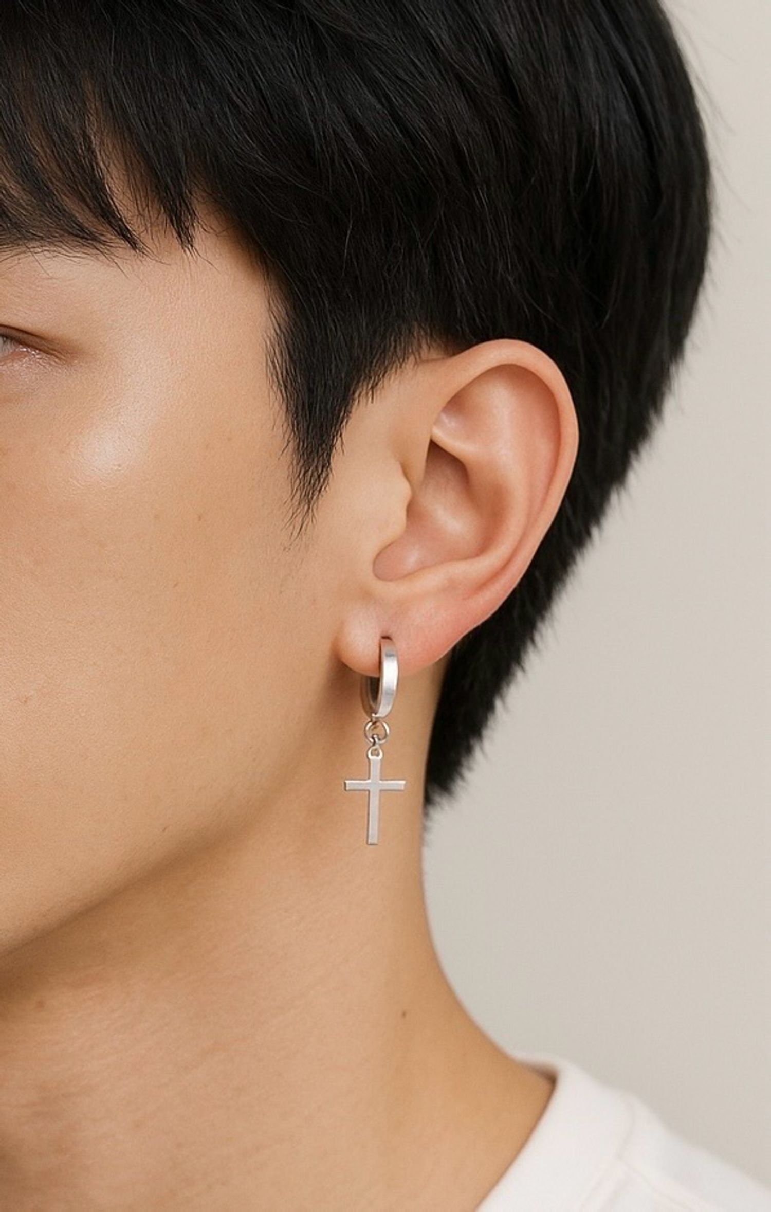 Эрэгтэй ээмэг