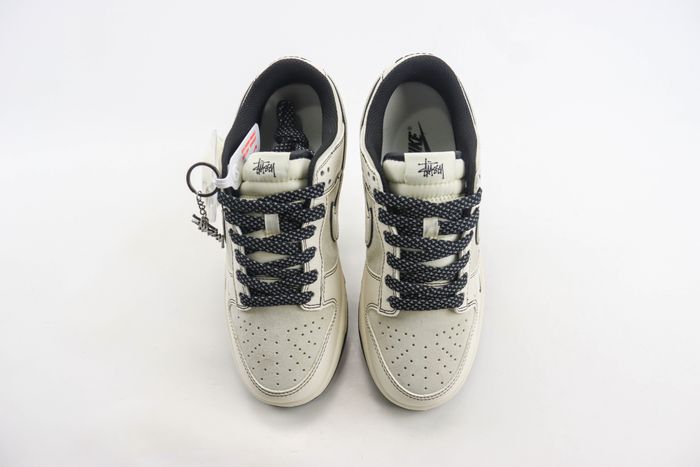 Nike SB Dunk Low x Stussy 62 