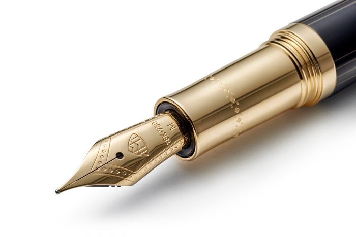 MAYBACH Fountain pen - Midnight black lacquer / gold  - 18 K solid gold nib in  M