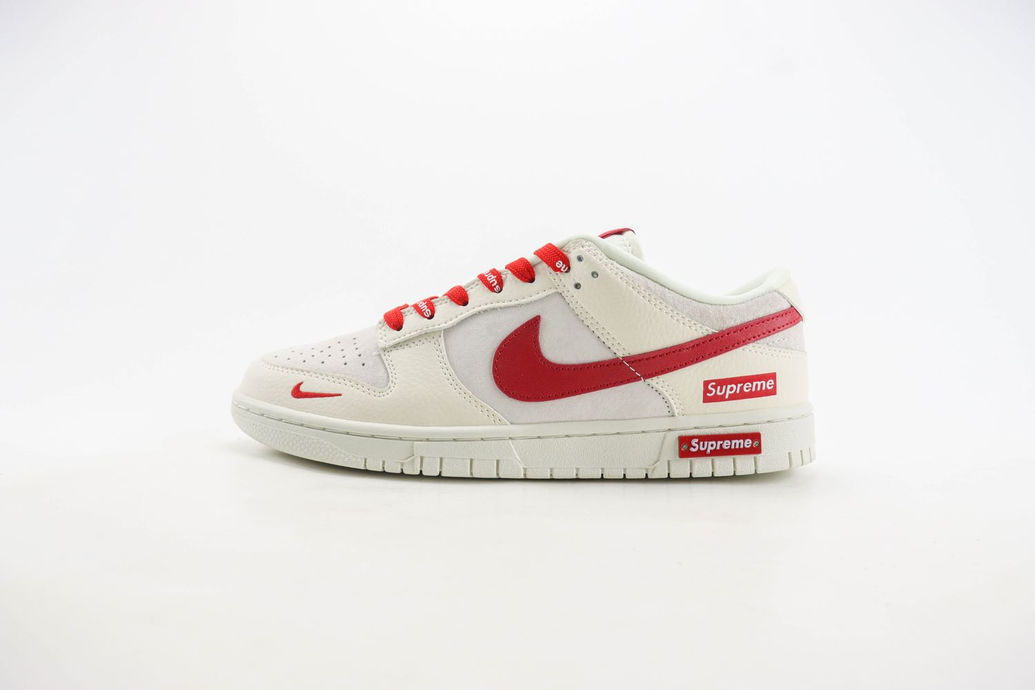  Nike SB Dunk Low x supreme 57 