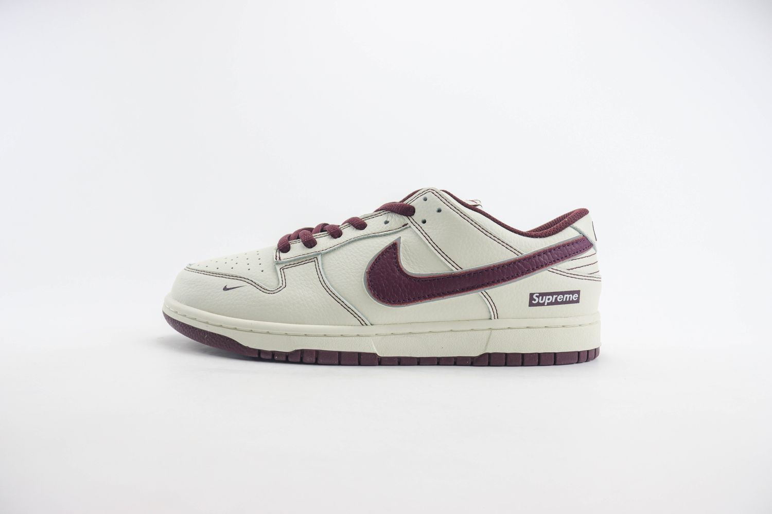 Nike SB Dunk Low x Supreme 111