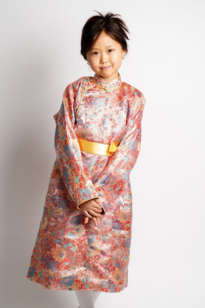 Цэцгэн хээтэй торгон дээл