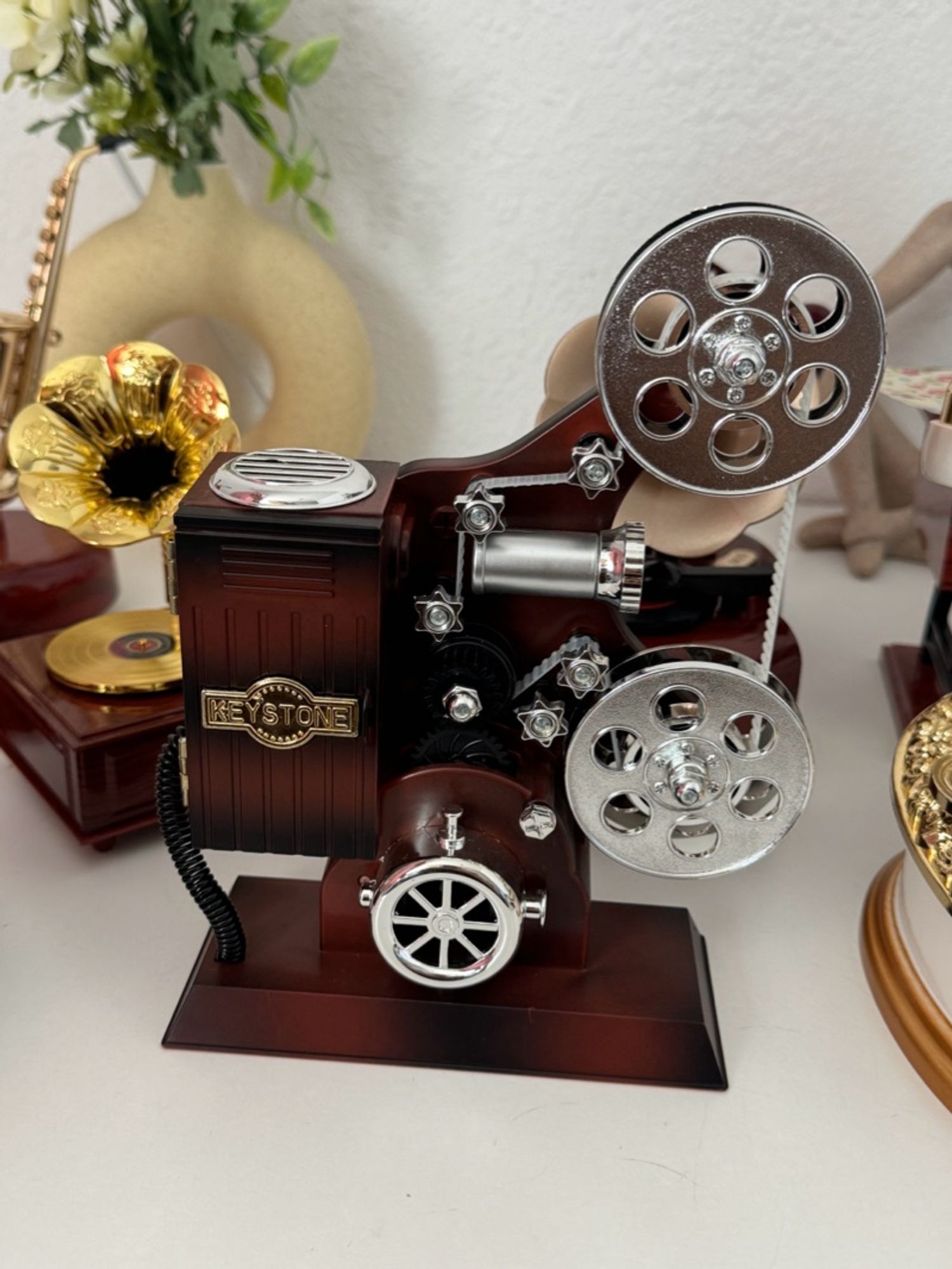 Кино тоглуулагч - Эгшигт хайрцаг