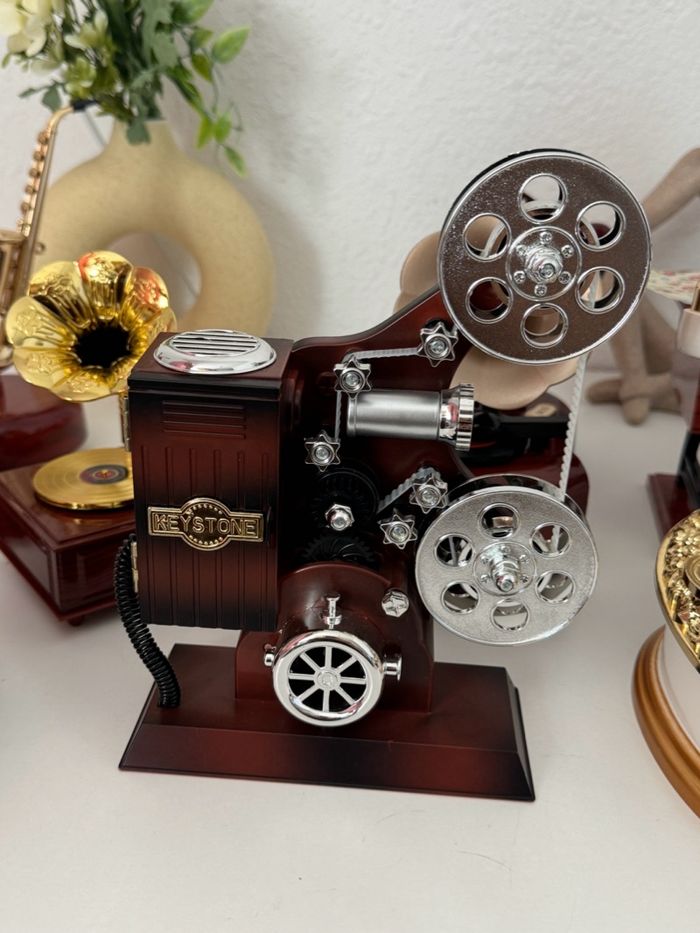 Кино тоглуулагч - Эгшигт хайрцаг