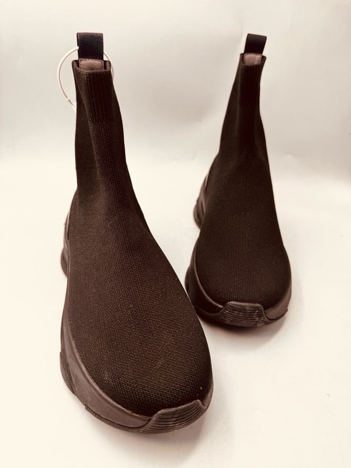 Диана түрийтэй пүүз