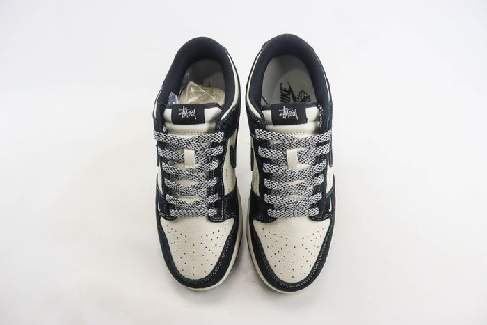 Nike SB Dunk Low x Stussy 51