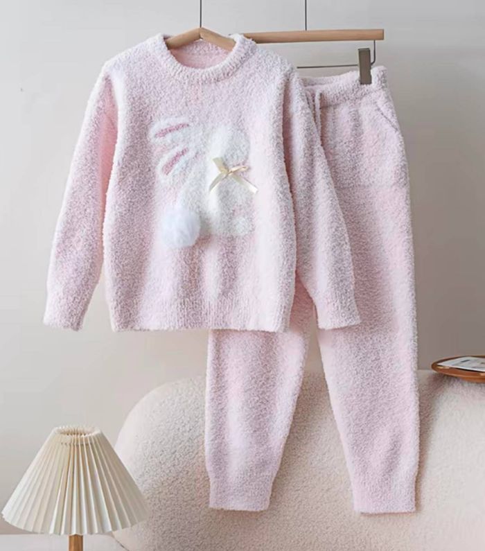 Гэрийн зузаан хувцас