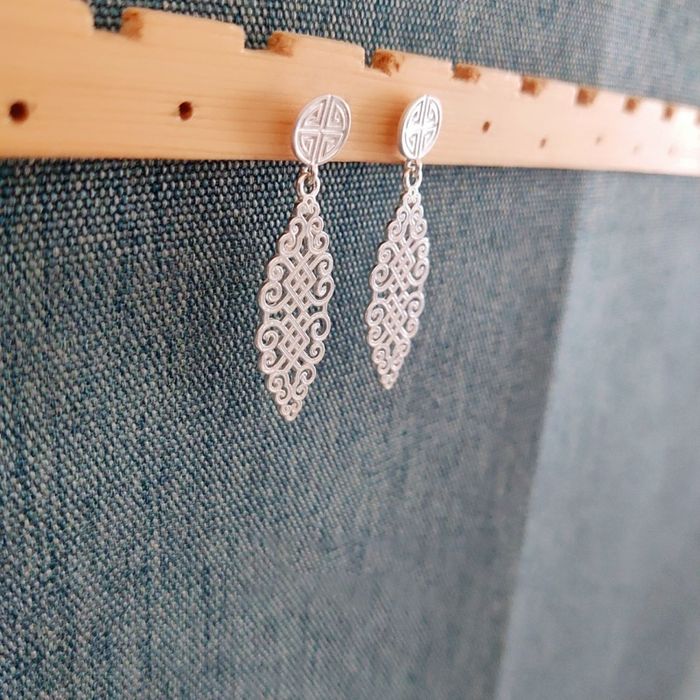 Монгол ээмэг