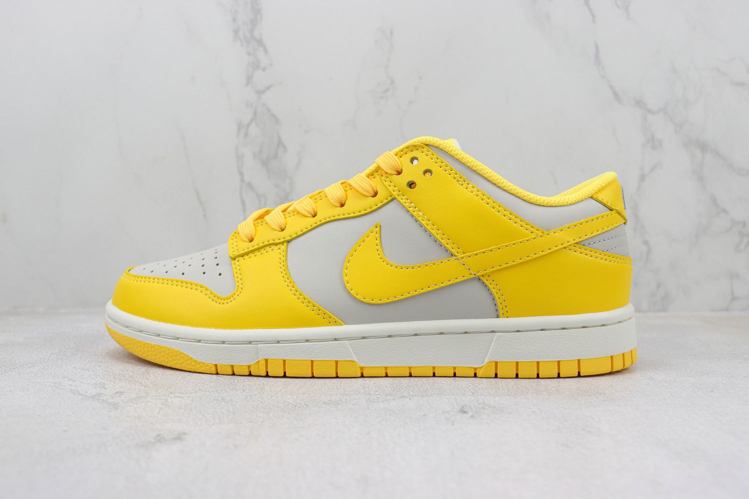 Nike Dunk Low "Citron Pulse" W