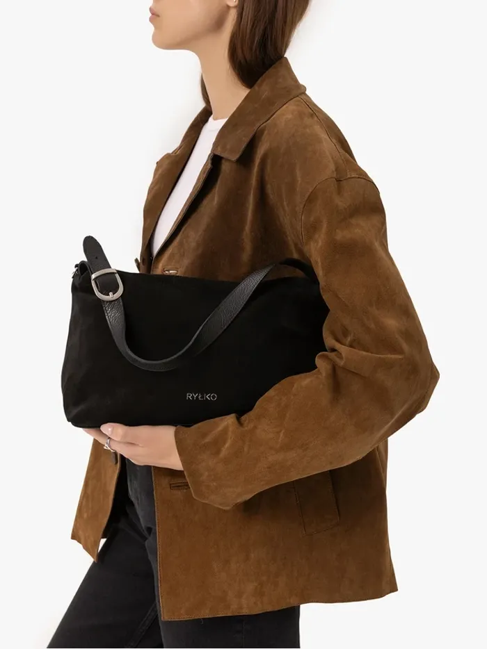 Black medium-sized handbag
