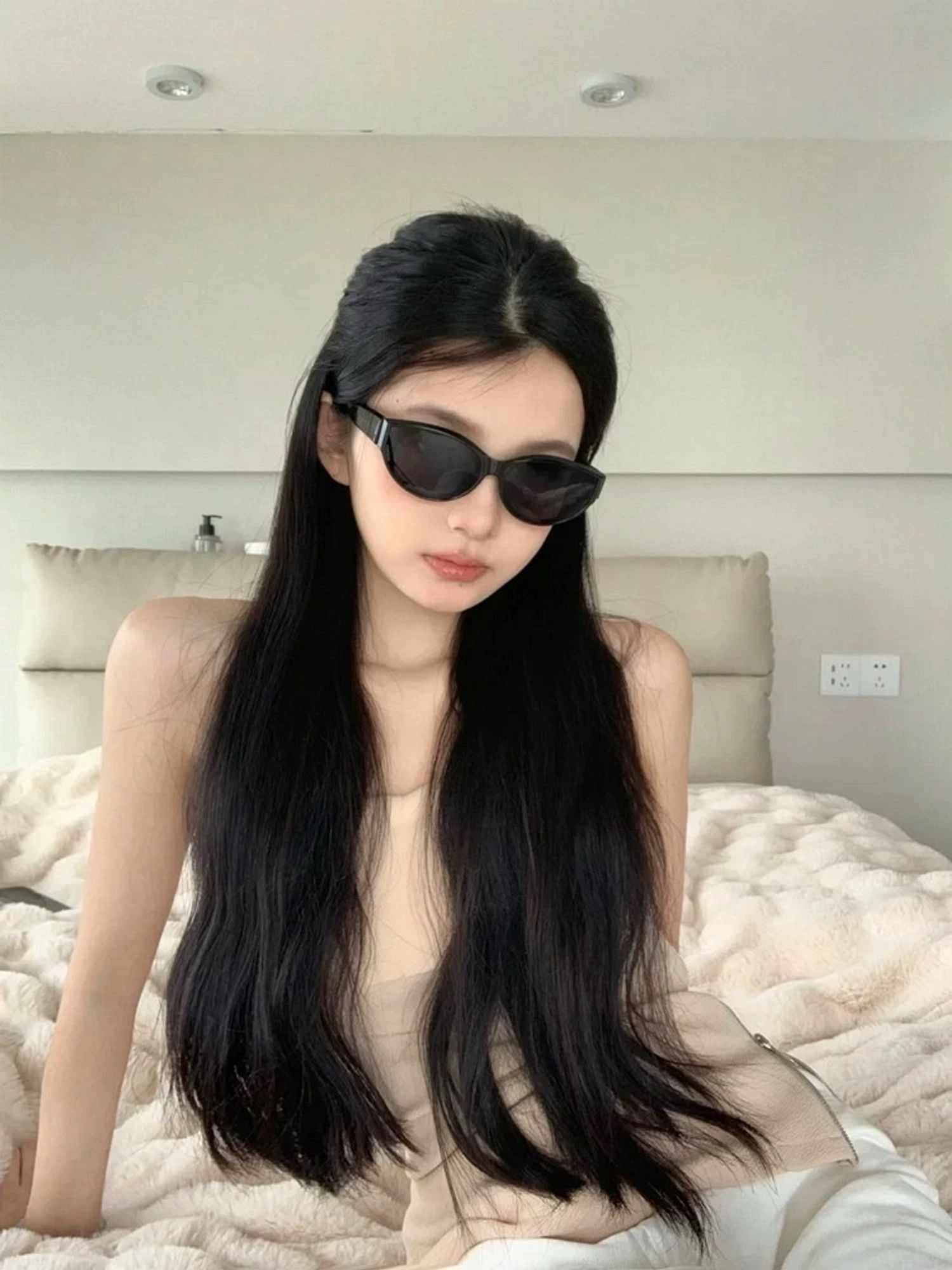 Эмэгтэй Хар шил 