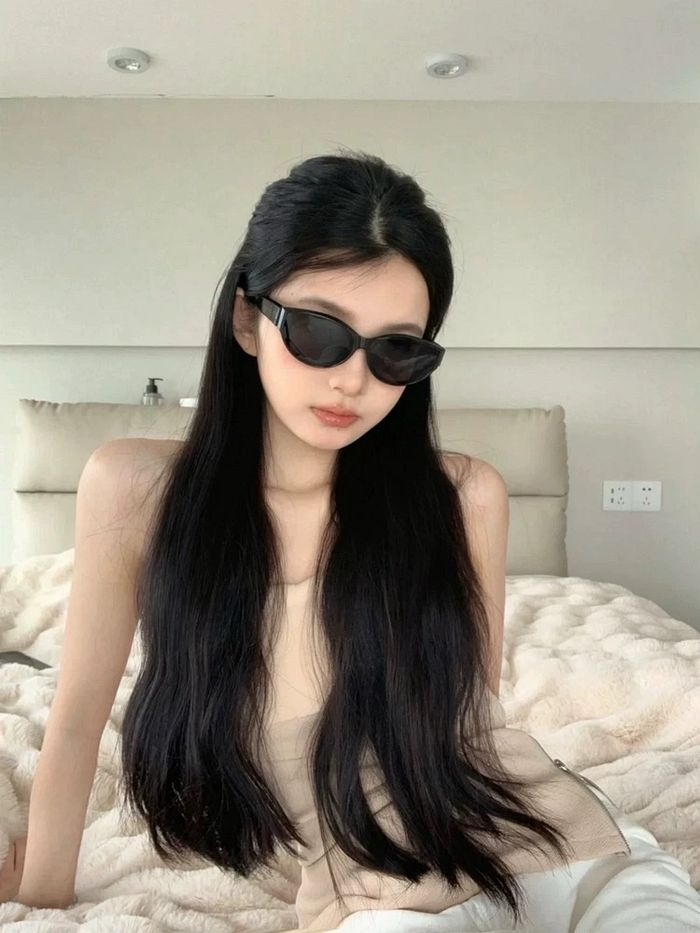 Эмэгтэй Хар шил 