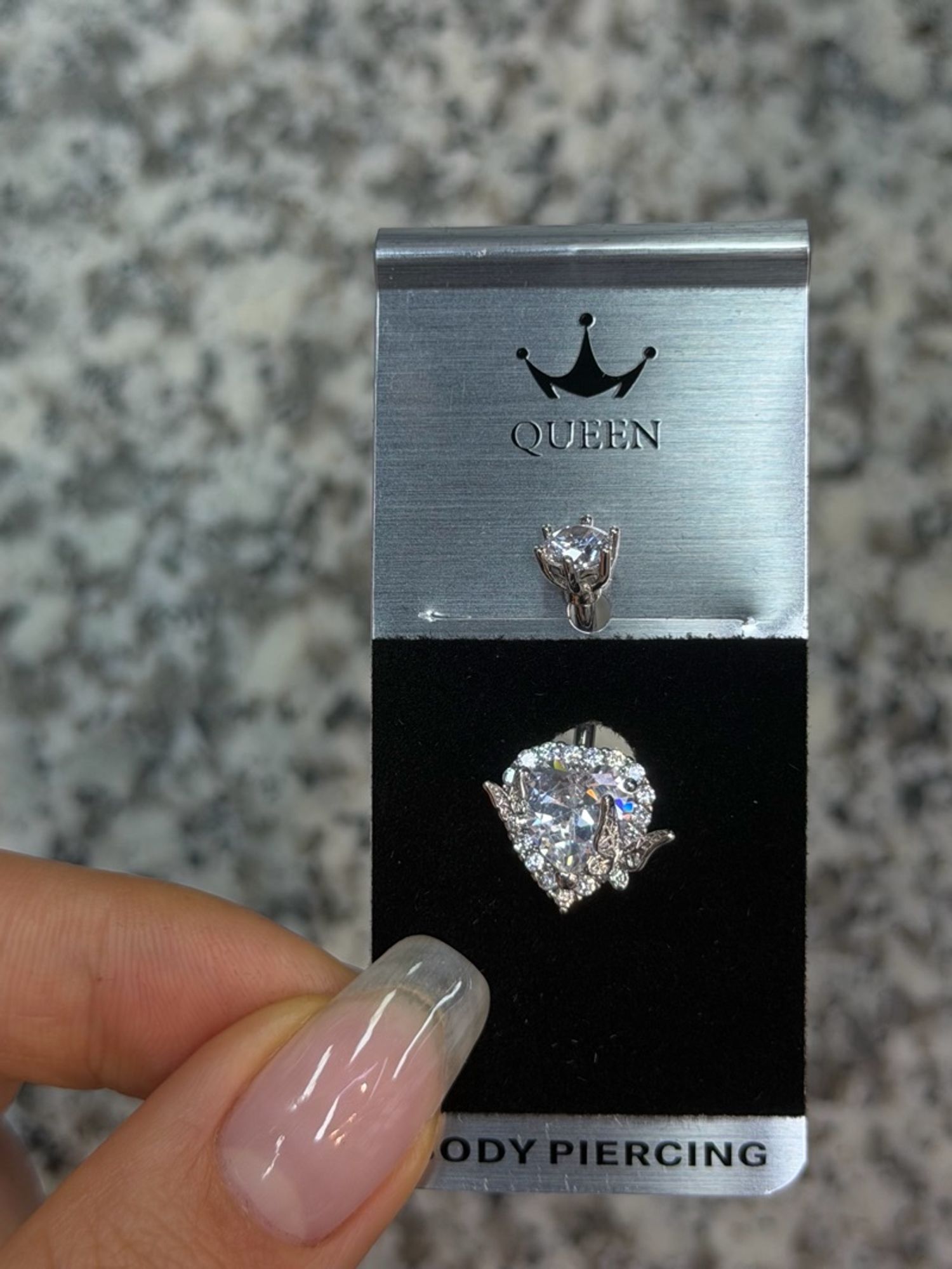 Хүйсний ээмэг 