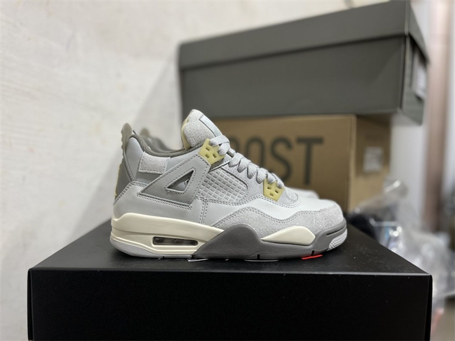 Jordan 4 Retro SE Craft Photon Dust