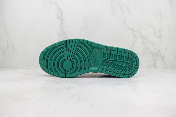 Luxurious Jordan 1 Low Black Lucky Green for Men