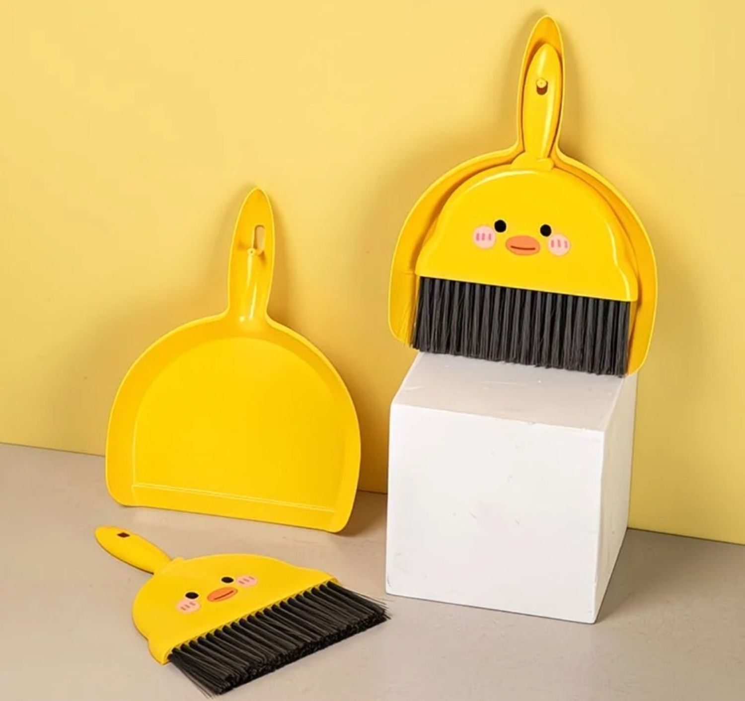 Дэгдээхий ширээний хогийн шүүр