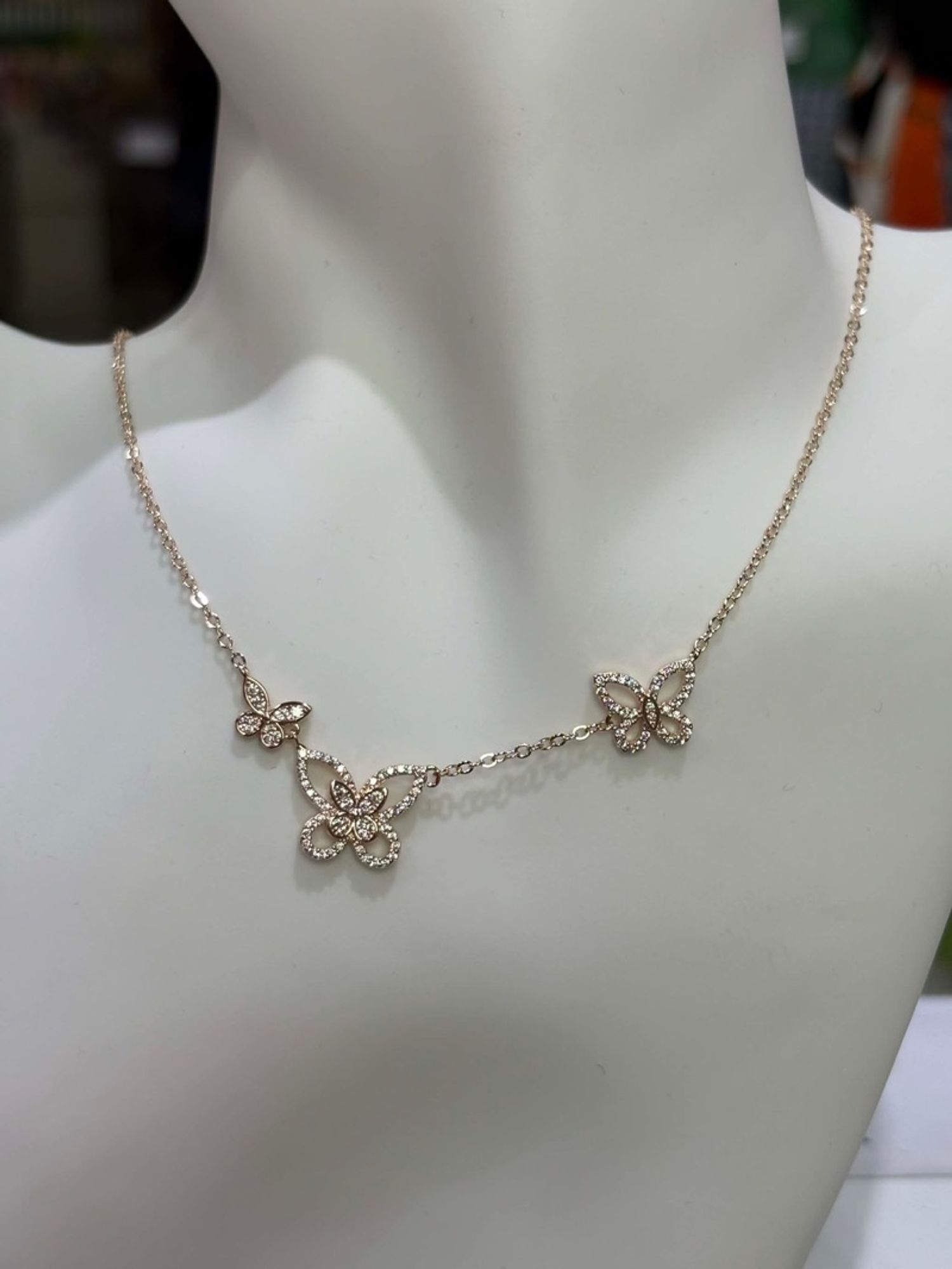 Гоёмсог хүзүүний зүүлт  