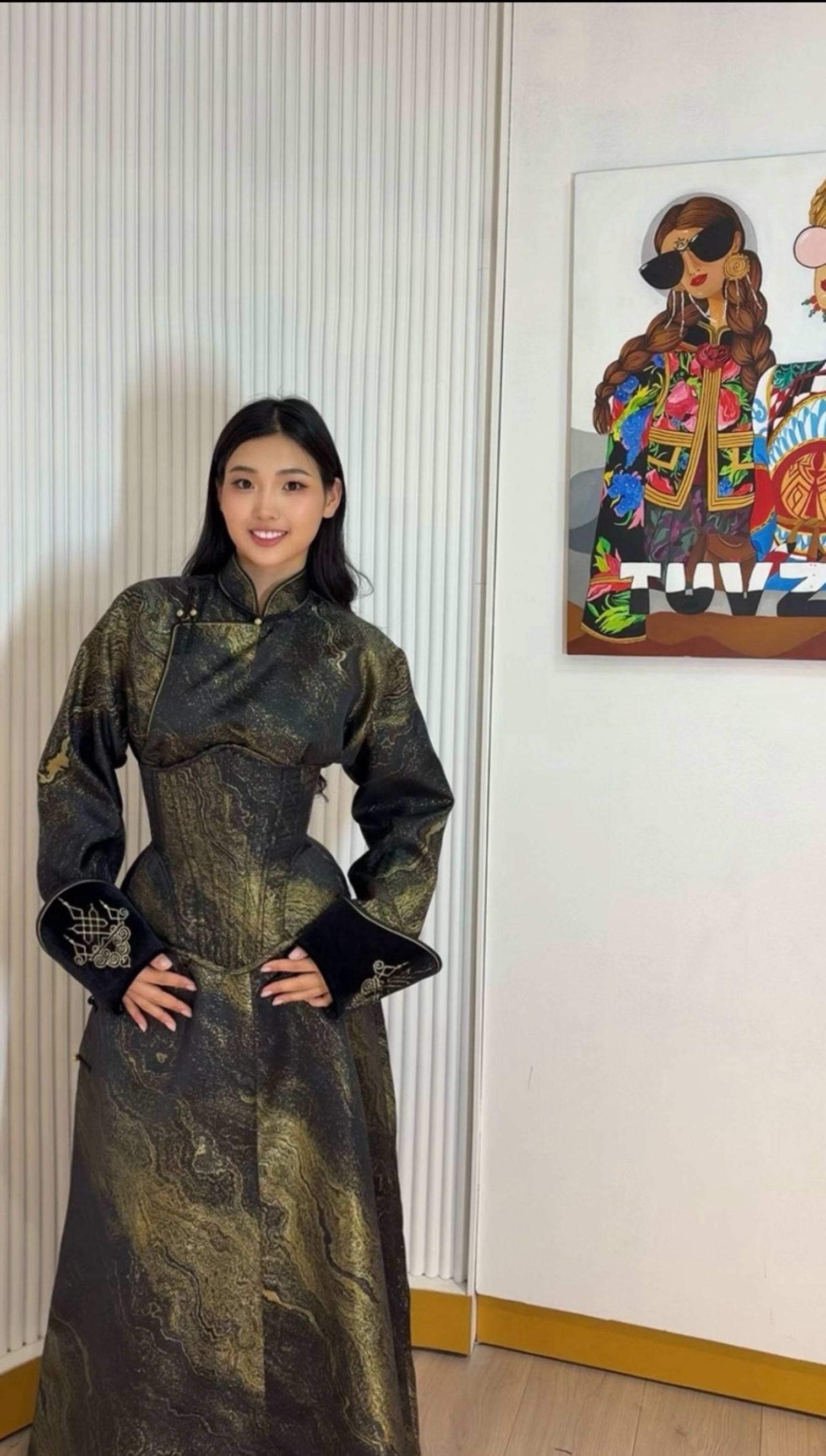 Хамбан нудрагатай дээл