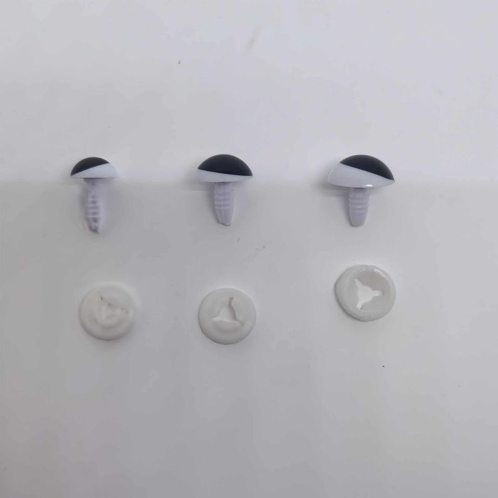 хажуудаа цагаатай нүд 