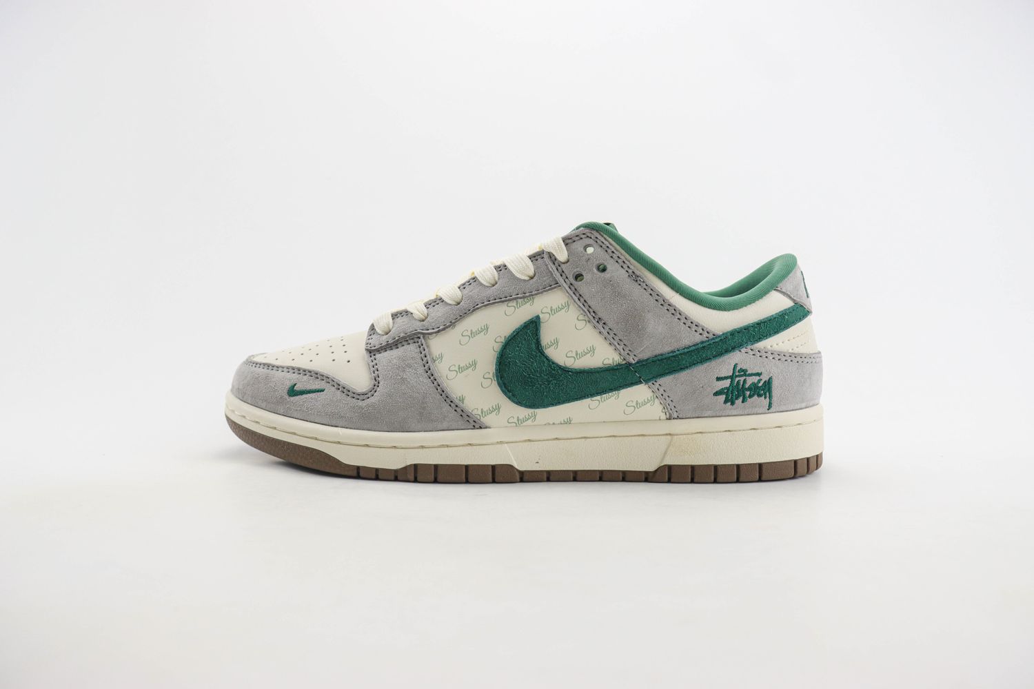 Nike SB Dunk Low x Stussy 127