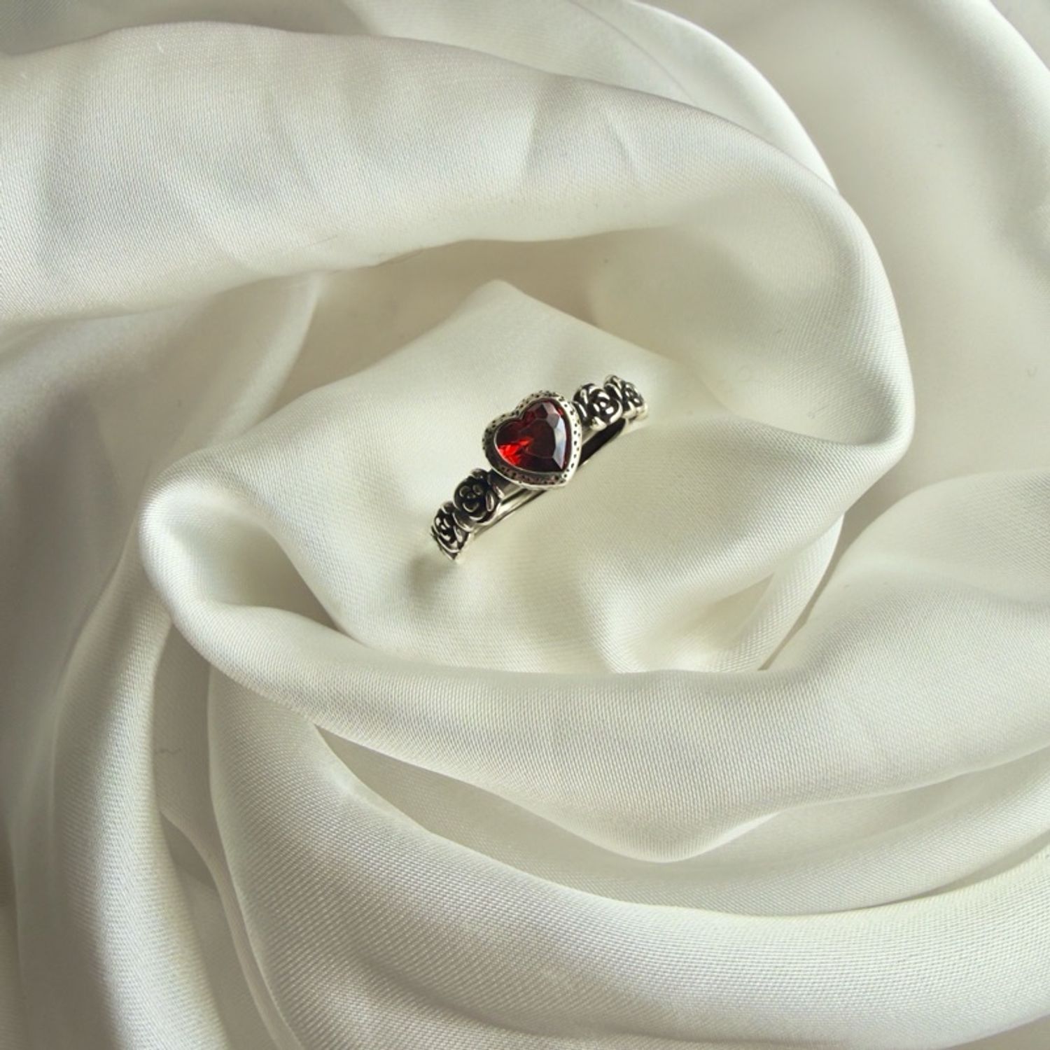  Анар шигтгээтэй бөгж