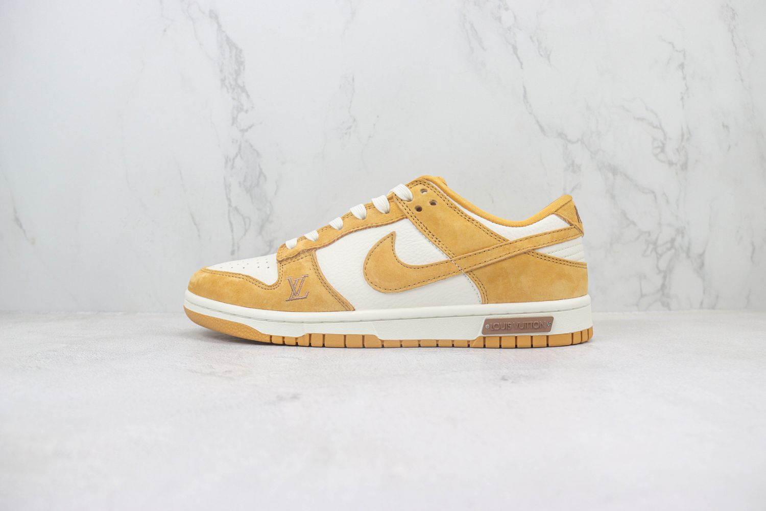Nike SB Dunk Low x LV 100