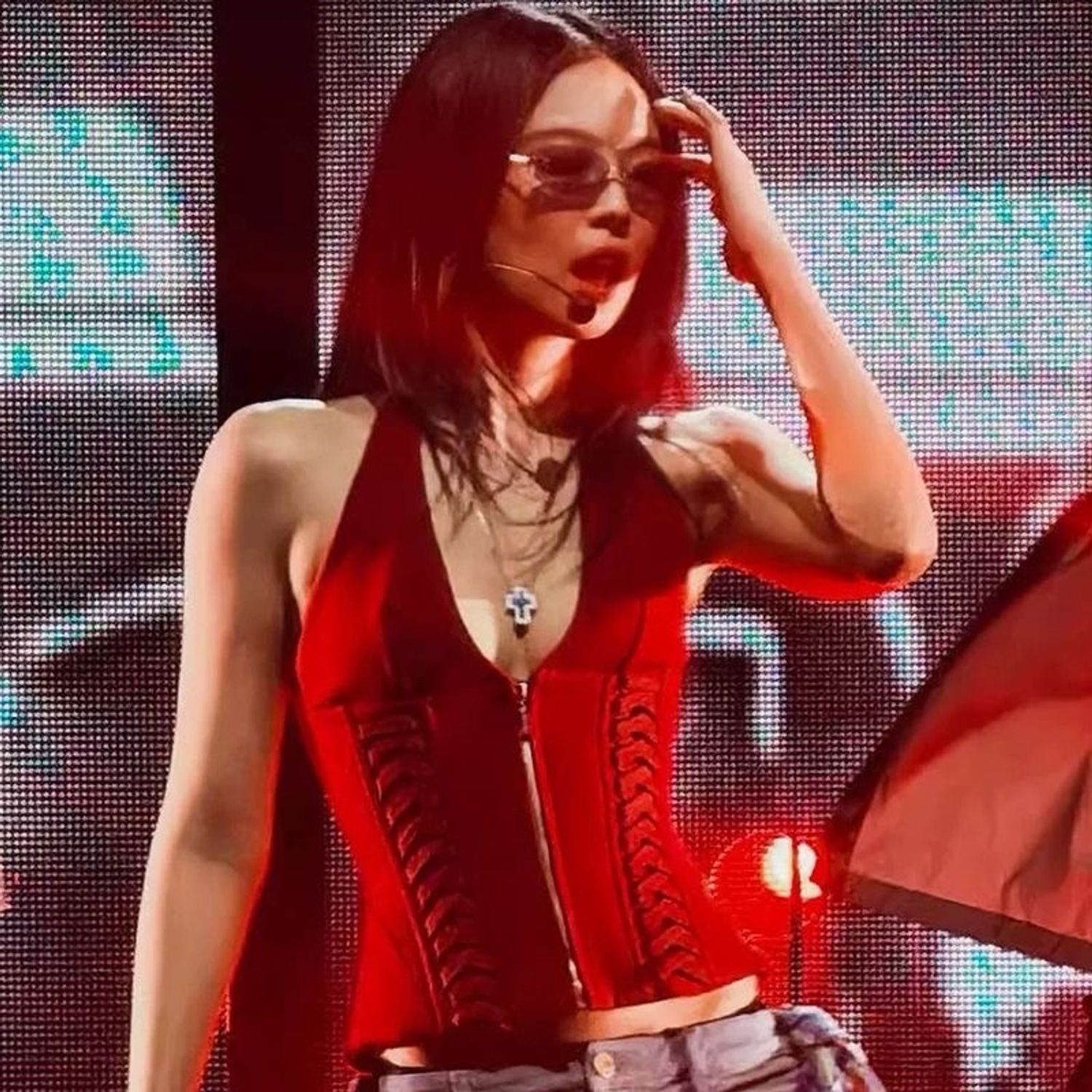 jennie top