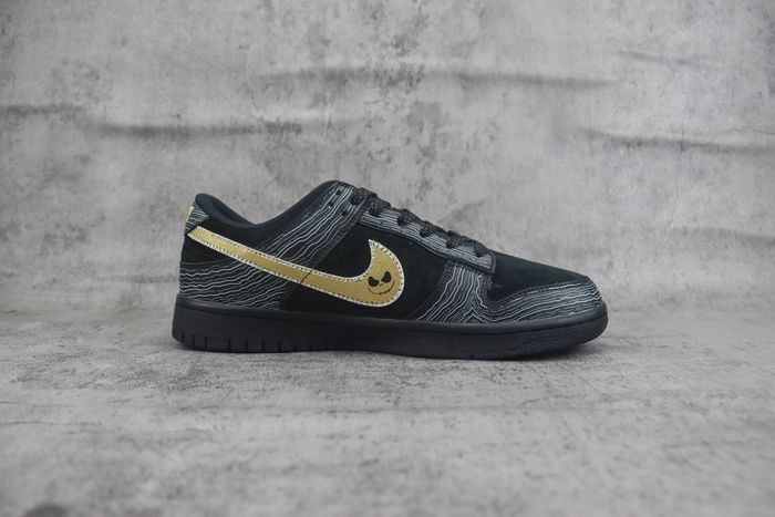  Nk SB Dunk Low x Supreme 